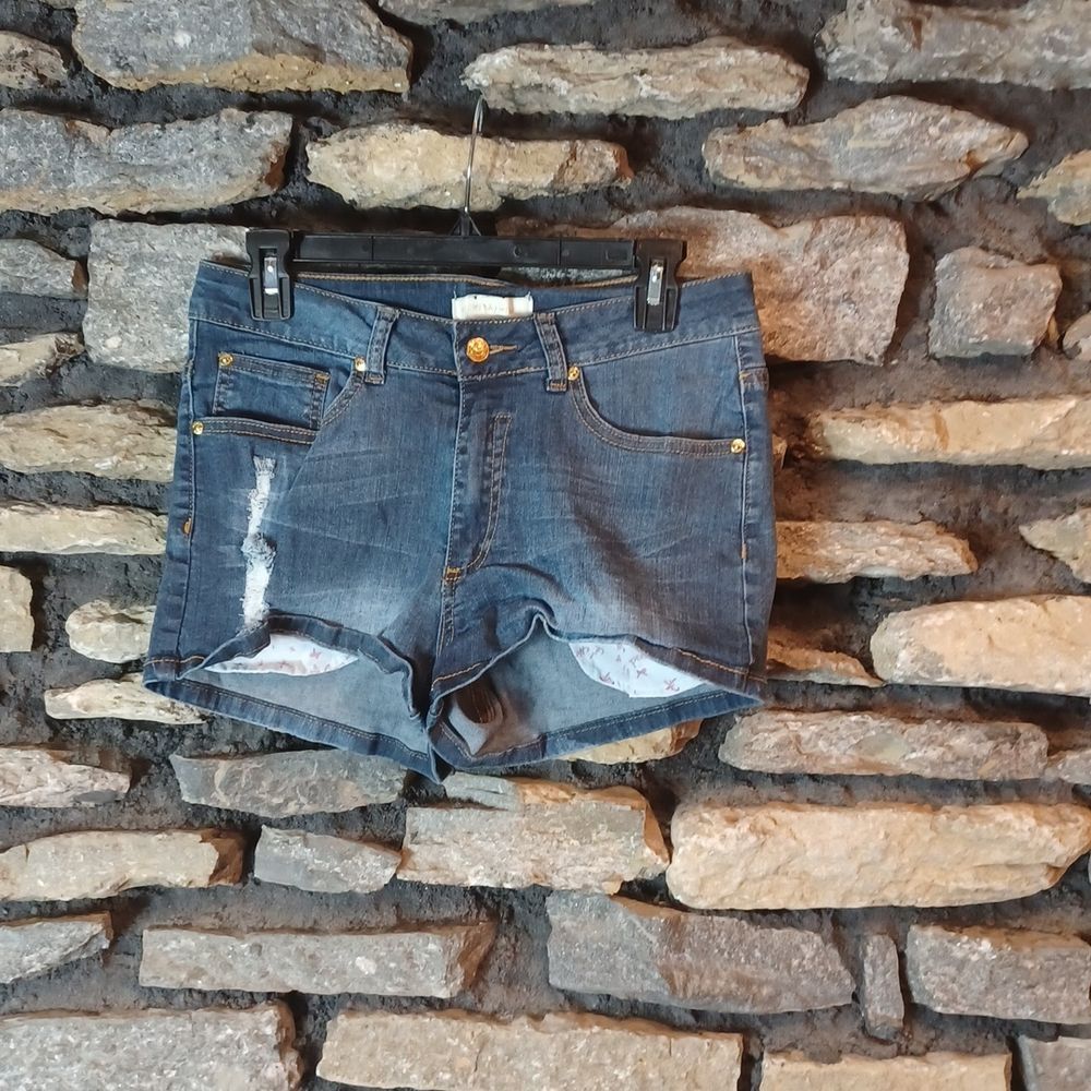 Niki Minaj factory distressed jean shorts sz 9/10 juniors or sz 28